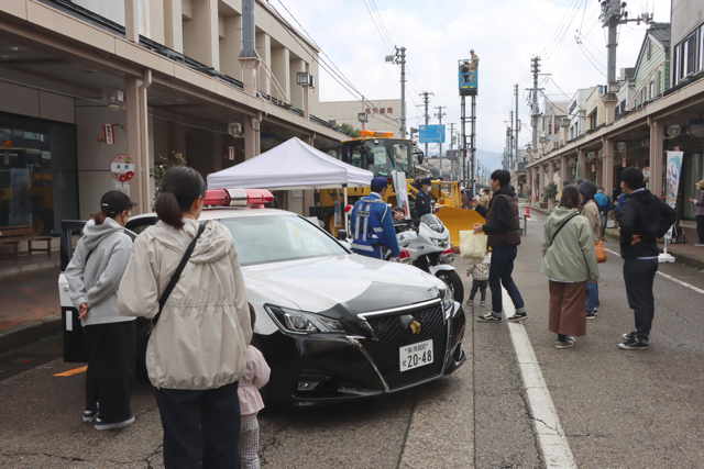 県警車両