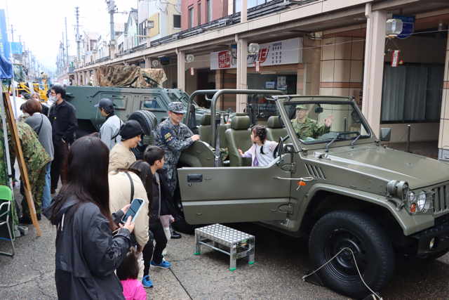 自衛隊車両