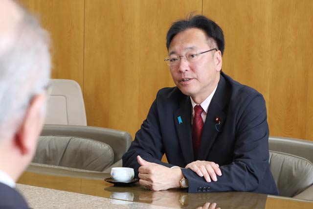 国定国交政務官