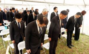大河津分水殉職者慰霊式に国定国交政務官が主催者側で出席