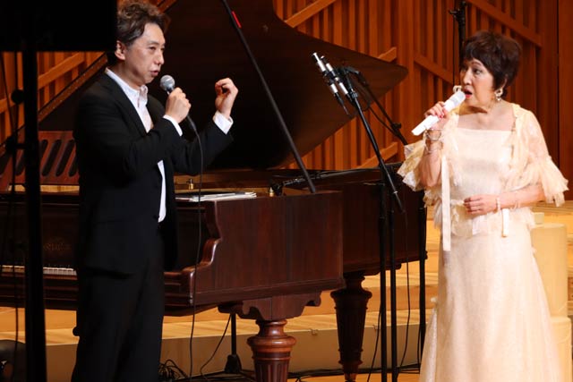 エラールピアノでリストの「ラ・カンパネラ」を演奏した中島剛さん