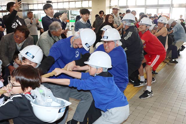燕市 vs 三条市綱引き大会