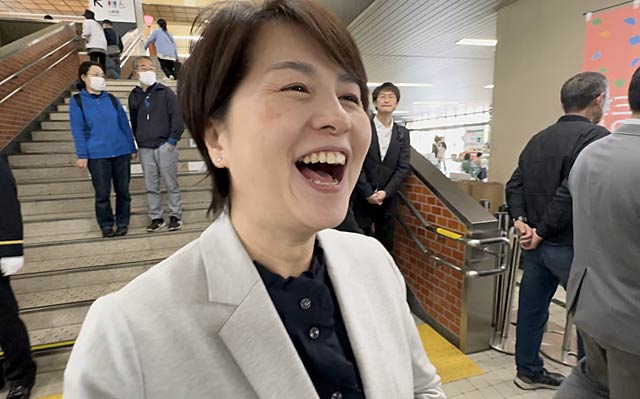 綱引き観戦を満喫したJR東日本新潟支社の白山支社長