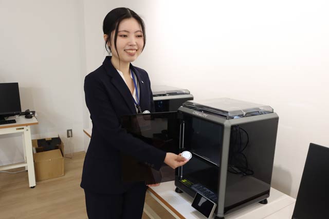 体験工房に設置されたレーザーマーカーや3Dプリンター