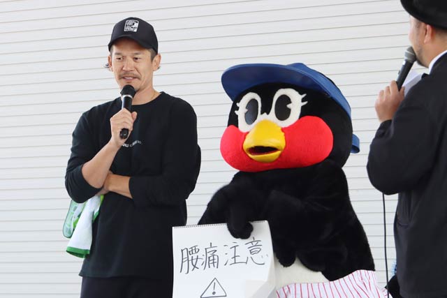 元スワローズの坂口智隆さんとつばみ