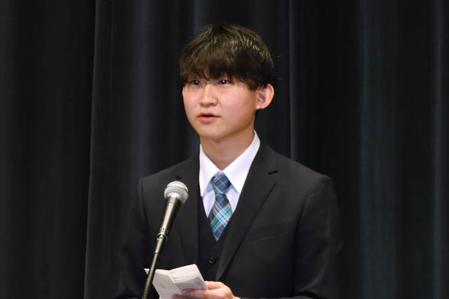 二十歳代表で安中さんが二十歳の誓い