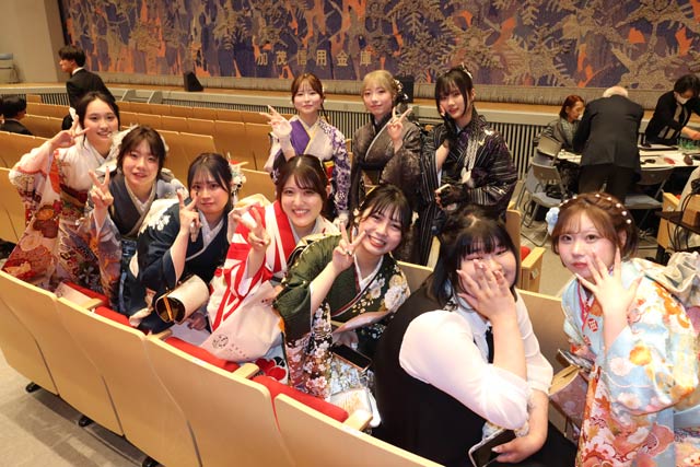 会場の二十歳