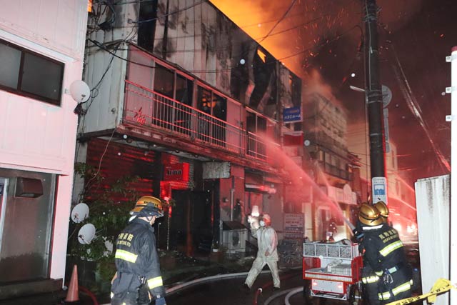 火元の雑居ビル