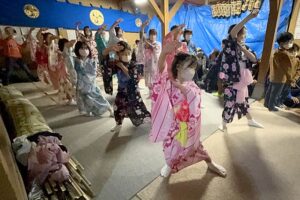 燕・戸隠神社の春祭りに向け木場小路万灯組の全体練習が始まる