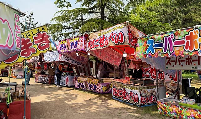 約230もの露店が並ぶ