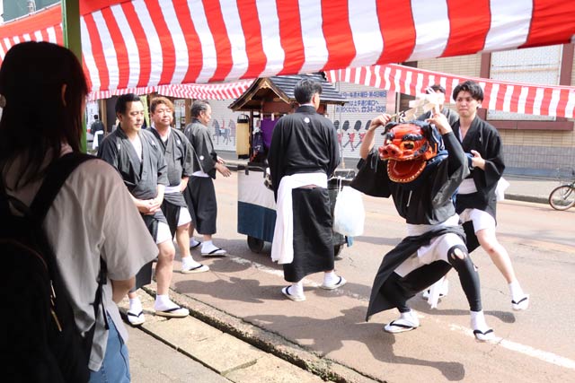 木場神楽が獅子神楽の門付け
