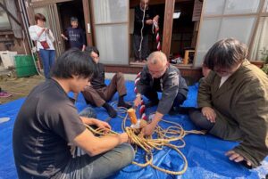 新しい鈴緒を編む