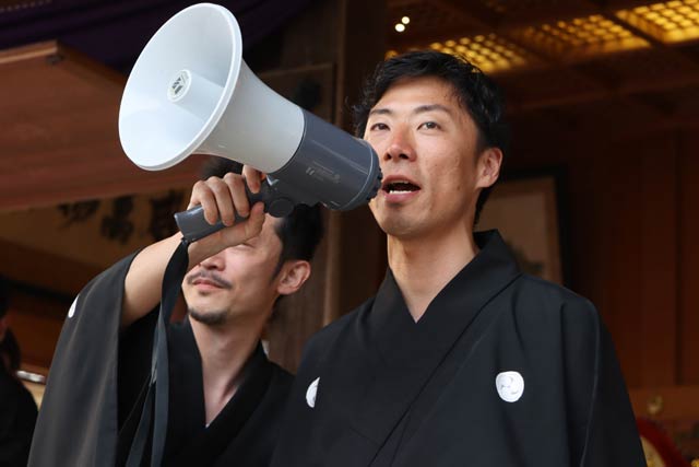 締めのあいさつをする三条祭り若衆会の斉藤会長