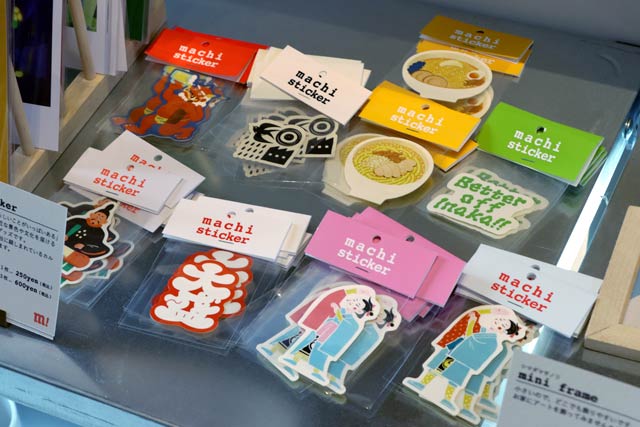 「まちトープ」で販売しているこれまでに制作したステッカー