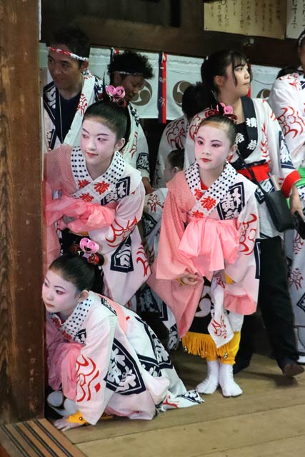 横町万灯保存会の舞い込み