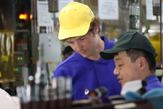 社員の話をじっくり聞いて作業