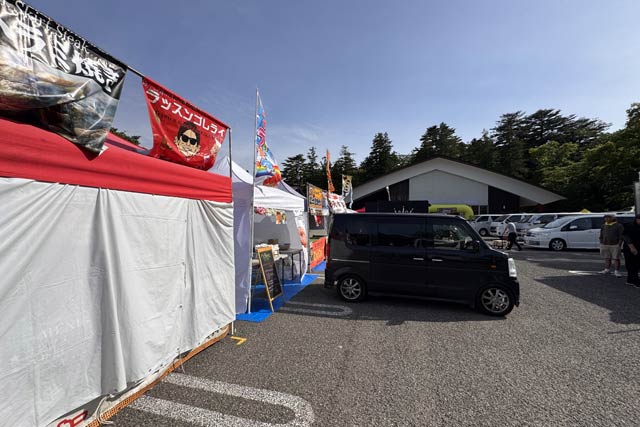 29日のヤホールで会場設営のようす