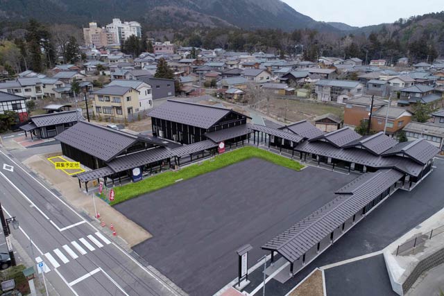 左の黄色の枠が出店者を募集している空きスペース
