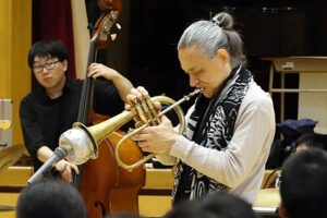 5月1日に第二中で講師を務めたTOKUさん