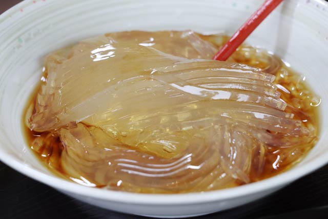 酢じょうゆにからしで一本ばしでいただく