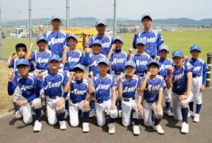 旭スポーツ少年団が準々決勝に勝って記念写真