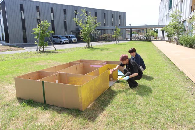 「VS三条」の道具を作る学生