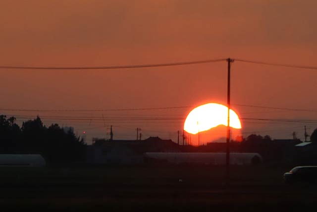 12日の阿賀野市から見た沈む夕日