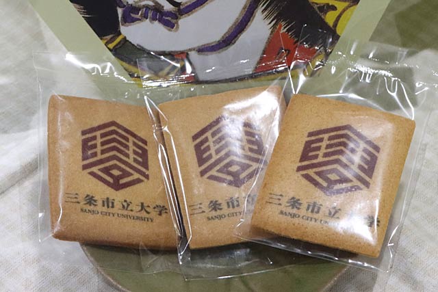 2日間限定販売のヤマトヤの校章手作りクッキー