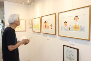 おむすび舎の絵本『はるなつあきふゆ おいしいおてつだい』を描いたあおきひろえさんの原画展
