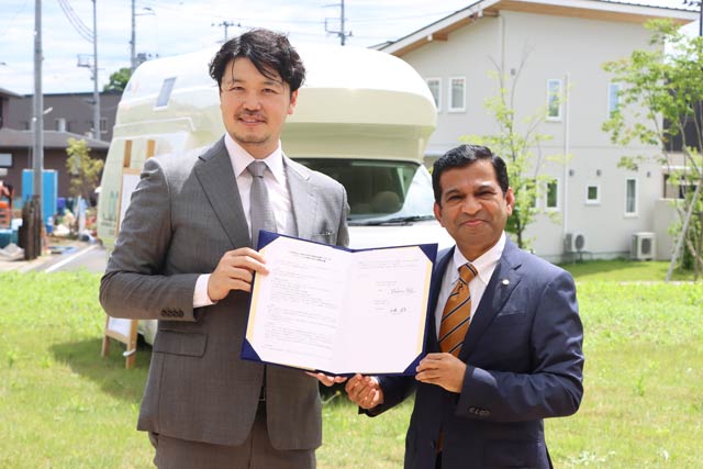 加藤モーターの加藤代表と三条市立大学のシャハリアル理事長