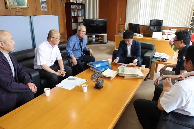 滝沢市長と歓談