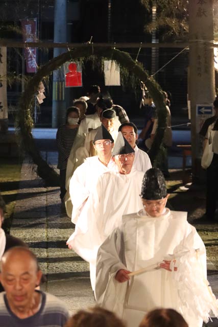 燕・戸隠神社で夏越の大祓の茅の輪くぐり