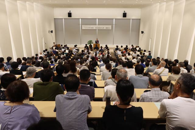 300人で満席の会場