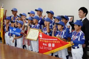 第45回全日本学童軟式野球大会マクドナルド・トーナメントに出場する旭スポーツ少年暖が滝沢三条市長をお表敬訪問