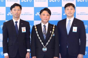 左からわせて監事候補者の斉藤類副理事長、理事長候補者の酒井貴輝理事長、監事候補者の加藤純成副理事長