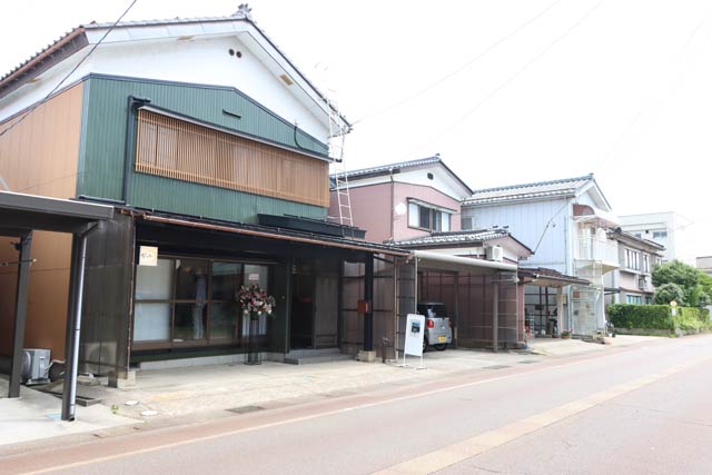 いちばん左の建物が「ろくのわ」