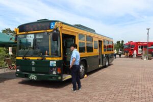 「道の駅 庭園の郷 保内」の「第3回はたらくクルマ」にやって来たかぼちゃ電車バス