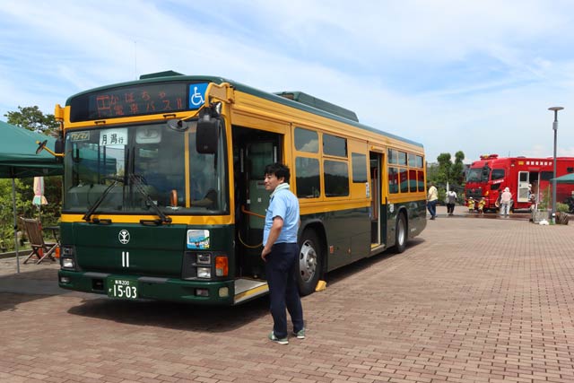 「道の駅 庭園の郷 保内」の「第3回はたらくクルマ」にやって来たかぼちゃ電車バス