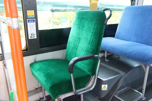 かぼちゃ電車と同じ布地を使った 「なつかシート」