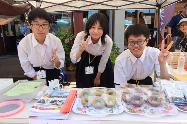 三条商業高校商業クラブは世界初の「ごんぼっぽアイス」を販売