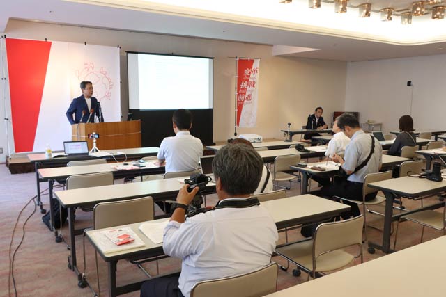 佐々木氏が記者会見で燕市長選立候補を正式表明
