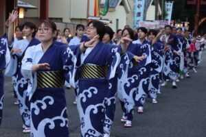 野卑燈籠まつり前夜祭の民謡流し