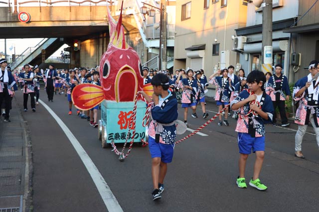 凧と凧ばやし踊り
