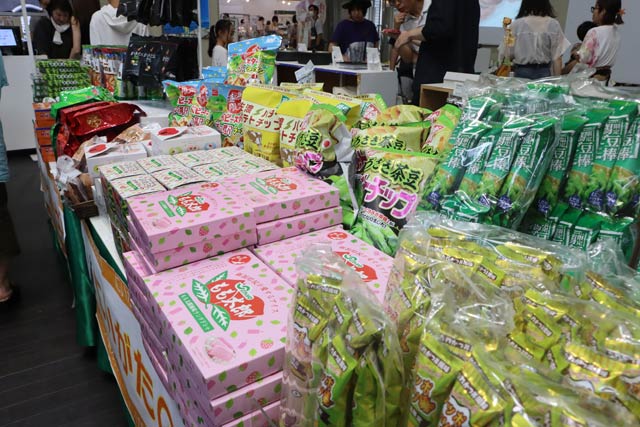 土産にうってつけの新潟限定の菓子がずらり