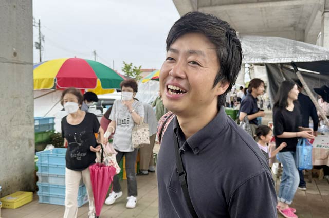 母から買い物の言いつけで店を回る滝沢市長