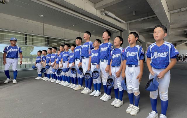 会場を出てあらためて保護者に頭を上げる