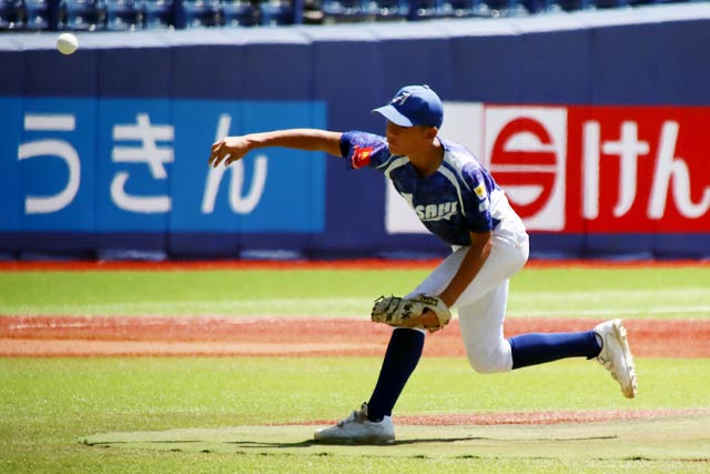 相変わらず安定感のあふれる力のある球を投げる継投の小柳有生選手