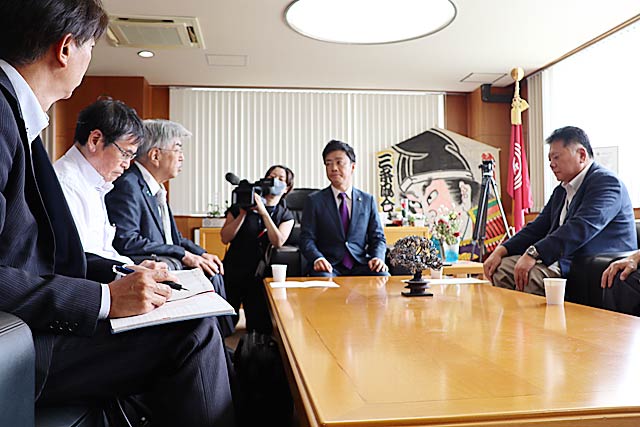 新潟県央工高と三条商高の統合に向けて両校同窓会が三条市長に要望