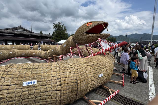 31日に関川村で行われた大したもん蛇まつりは猛暑でも大にぎわい