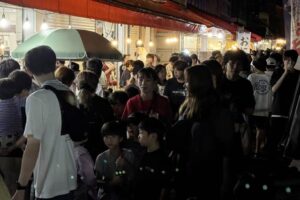 ようやく晴れた「てらどまりナイトマルシェ」は規模もにぎわいも過去最大